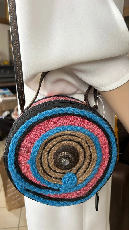 Petit sac rond en laine , bambou et cuir synthétique 18 cm de diamètre