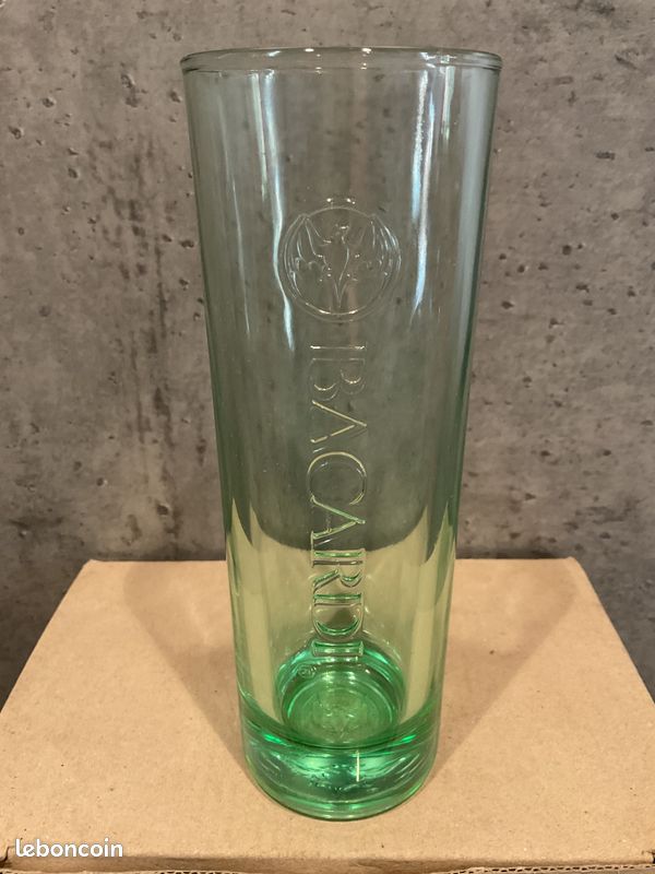 Verre à BACARDI