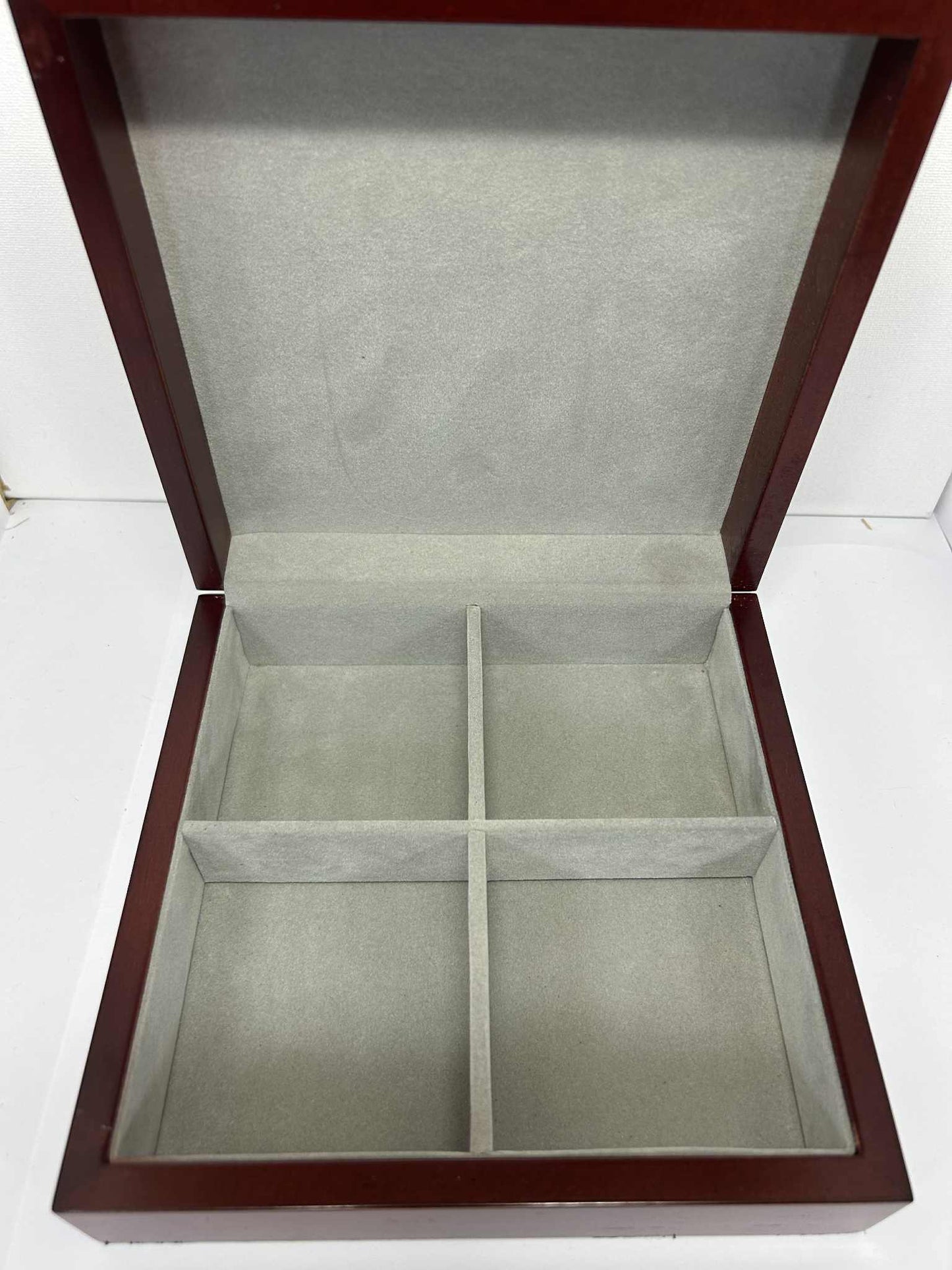 Grand coffret à bijoux en acajou de GmbH (18*18cm)