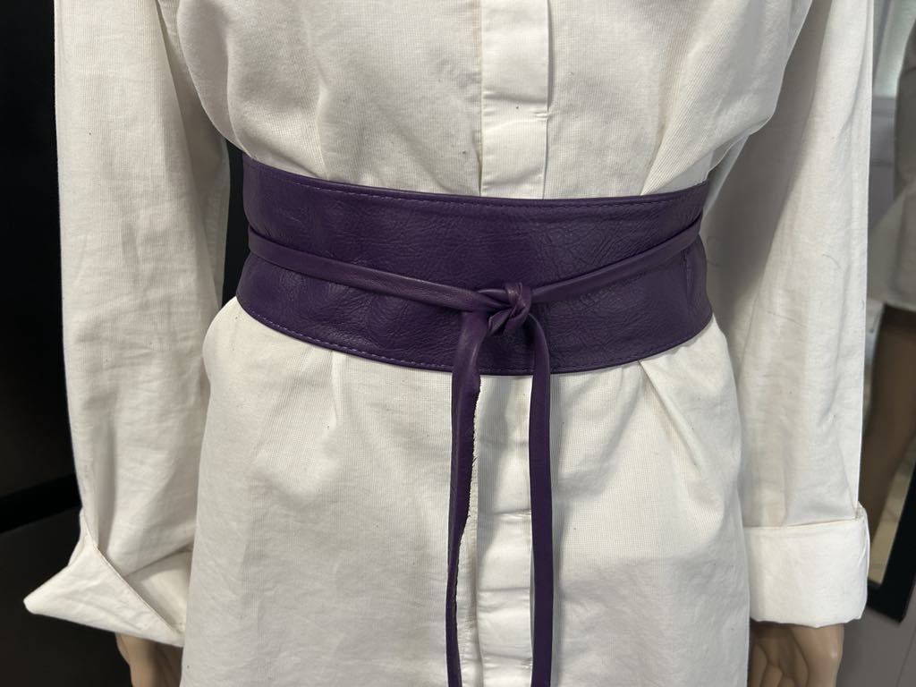 Jolie Ceinture large à lacets , tout en cuir , marque Dolce C