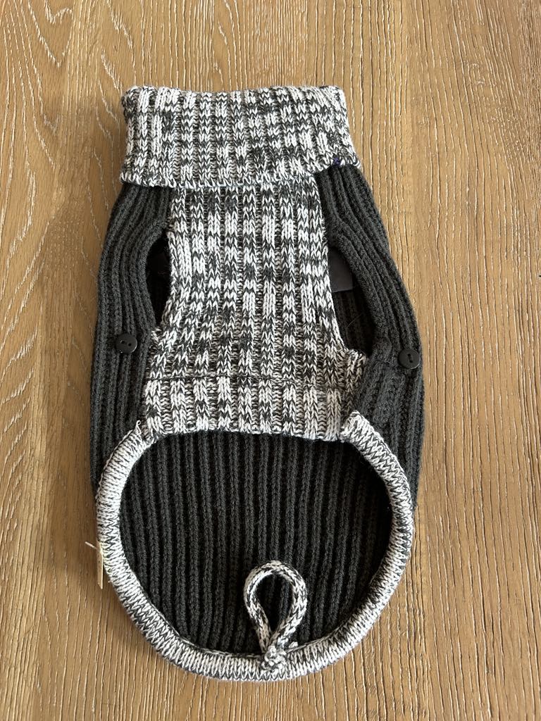 Pull pour chien à col roulé gris et gris comportant une protection pluie