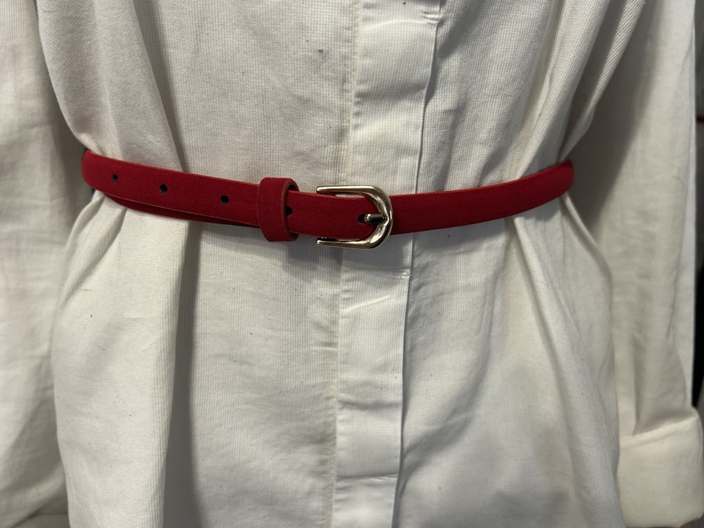 Ceinture rouge , aspect velours , boucle dorée FASHION