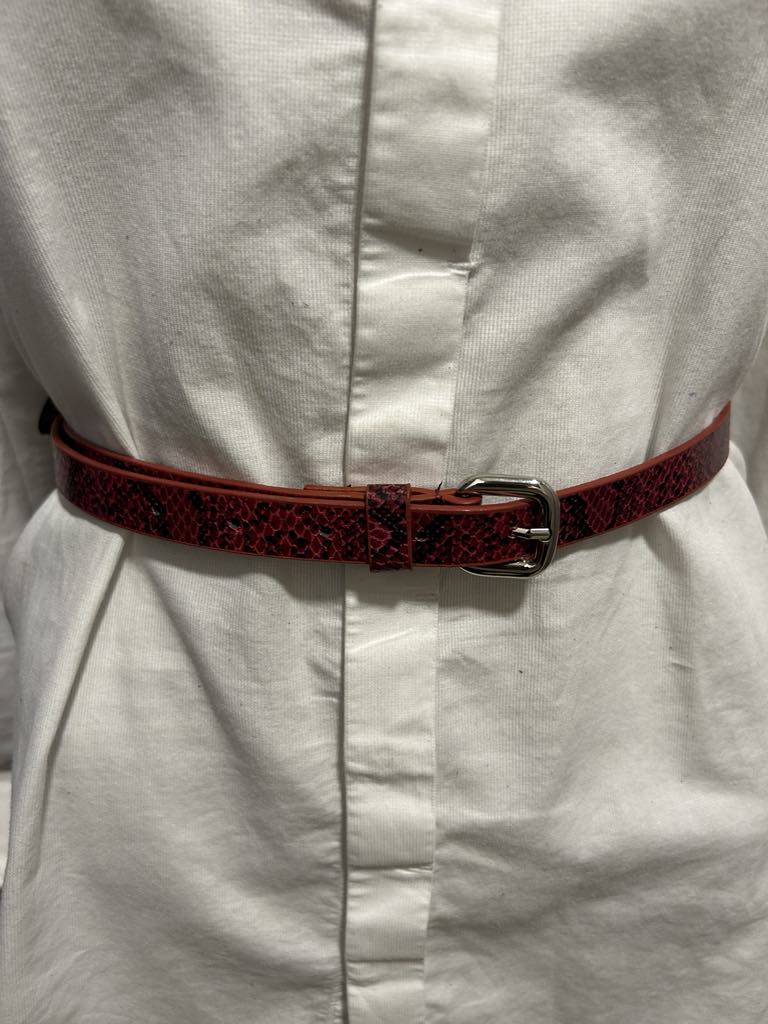 Ceinture rouge et noire aspect peau de serpent, Veritas