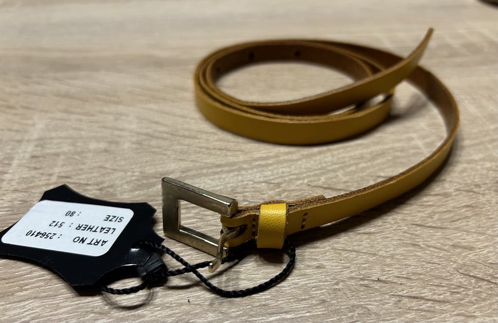 Ceinture moutarde boucle carrée argent marque Dolce C