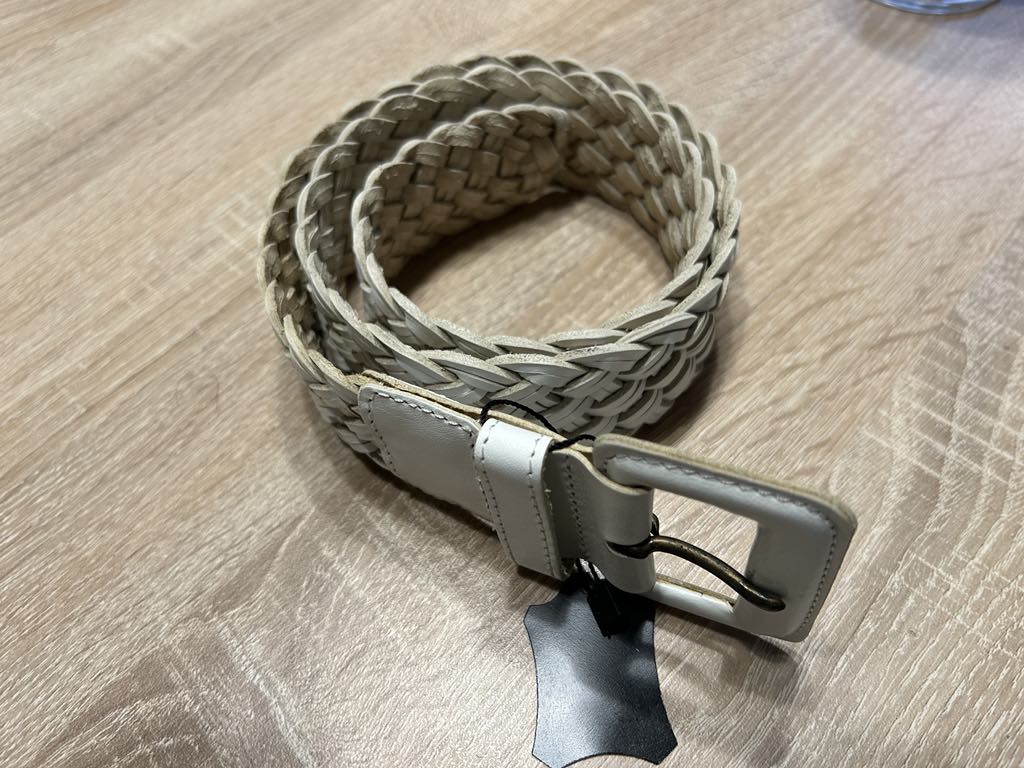 Ceinture blanche tressée, large , boucle carrée , Marque Dolce C