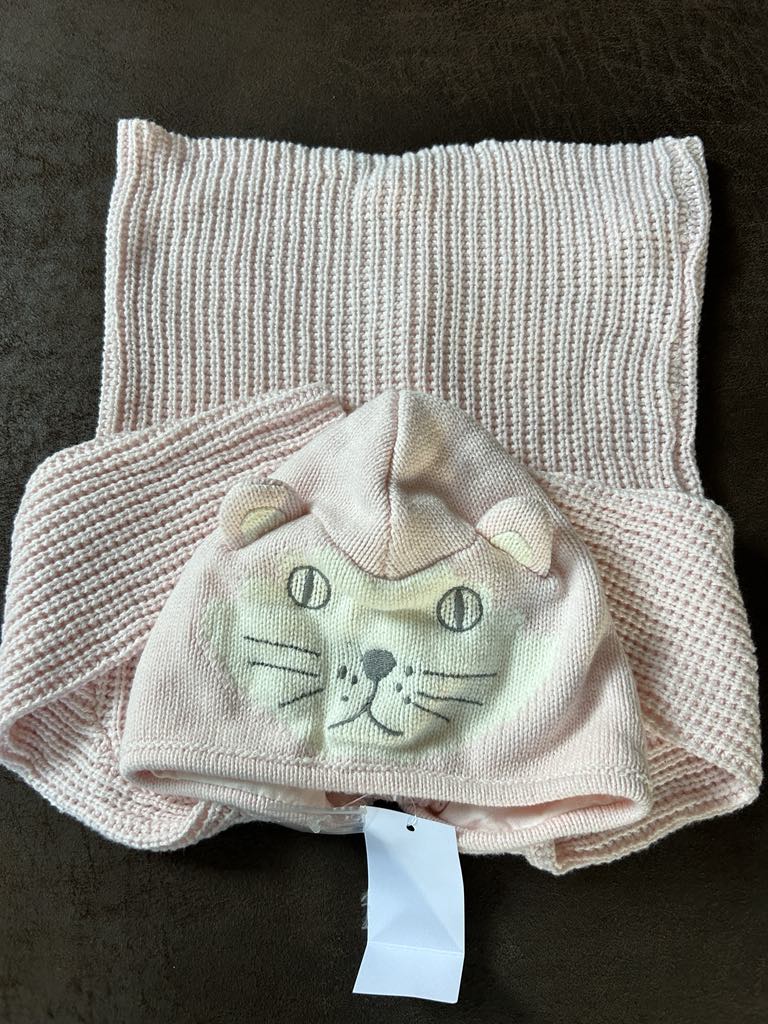 GILET MOTIF CAPUCHE CHAT EN RELIEF