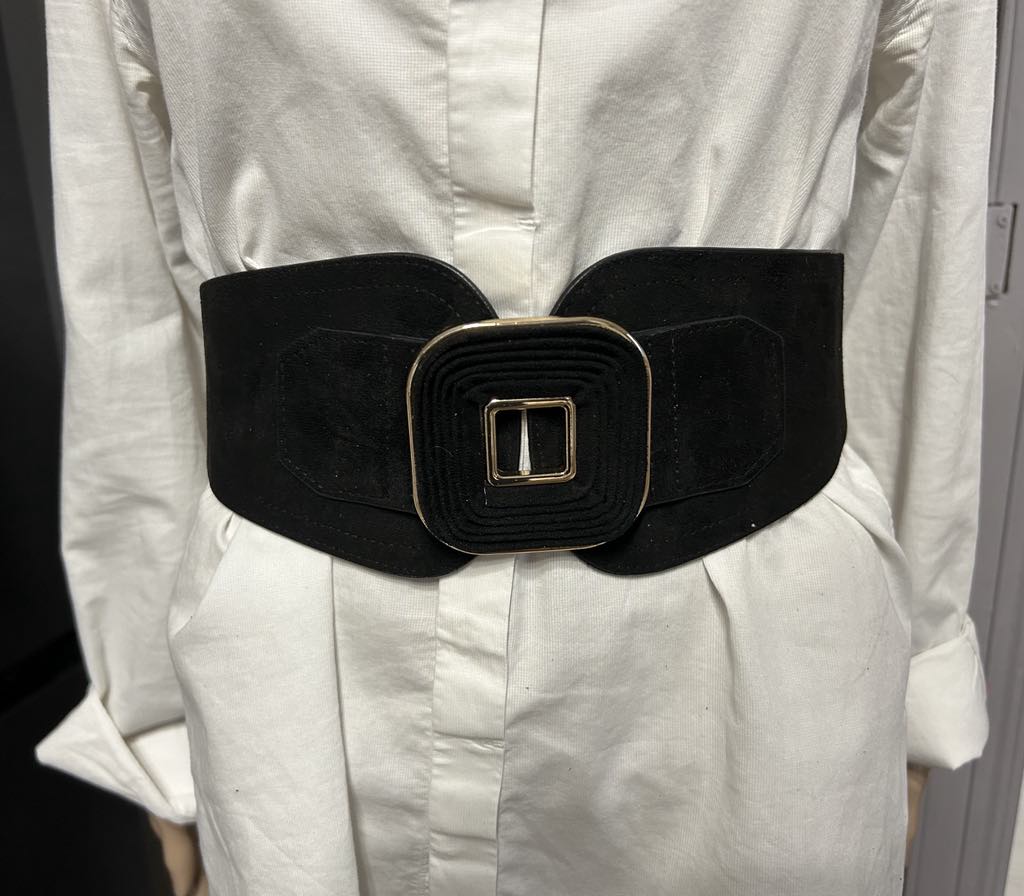 Ceinture large noire , aspect velours et élastique, boucle noire