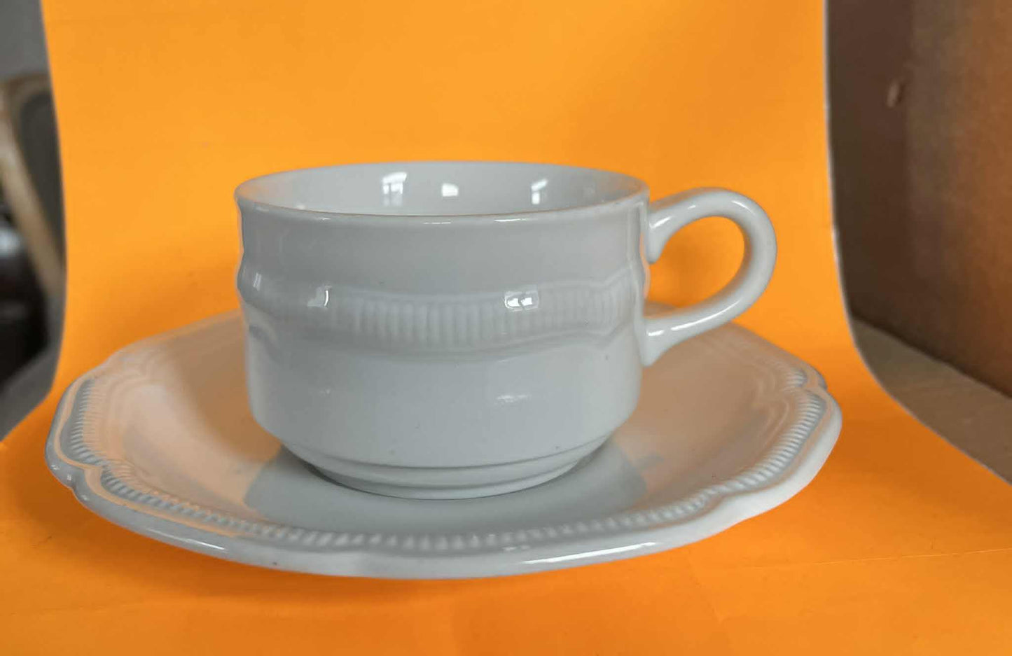 Tasse blanche avec anse avec ou sans sous tasse HUTSCHENREUTHER 17 CL