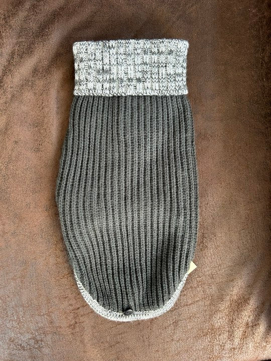 Pull pour chien à col roulé gris et gris comportant une protection pluie