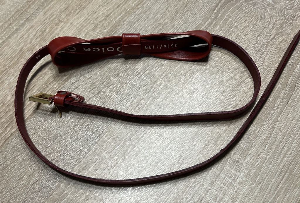 Ceinture rouge boucle carrée dorée avec nœud dans le dos DOLCE C