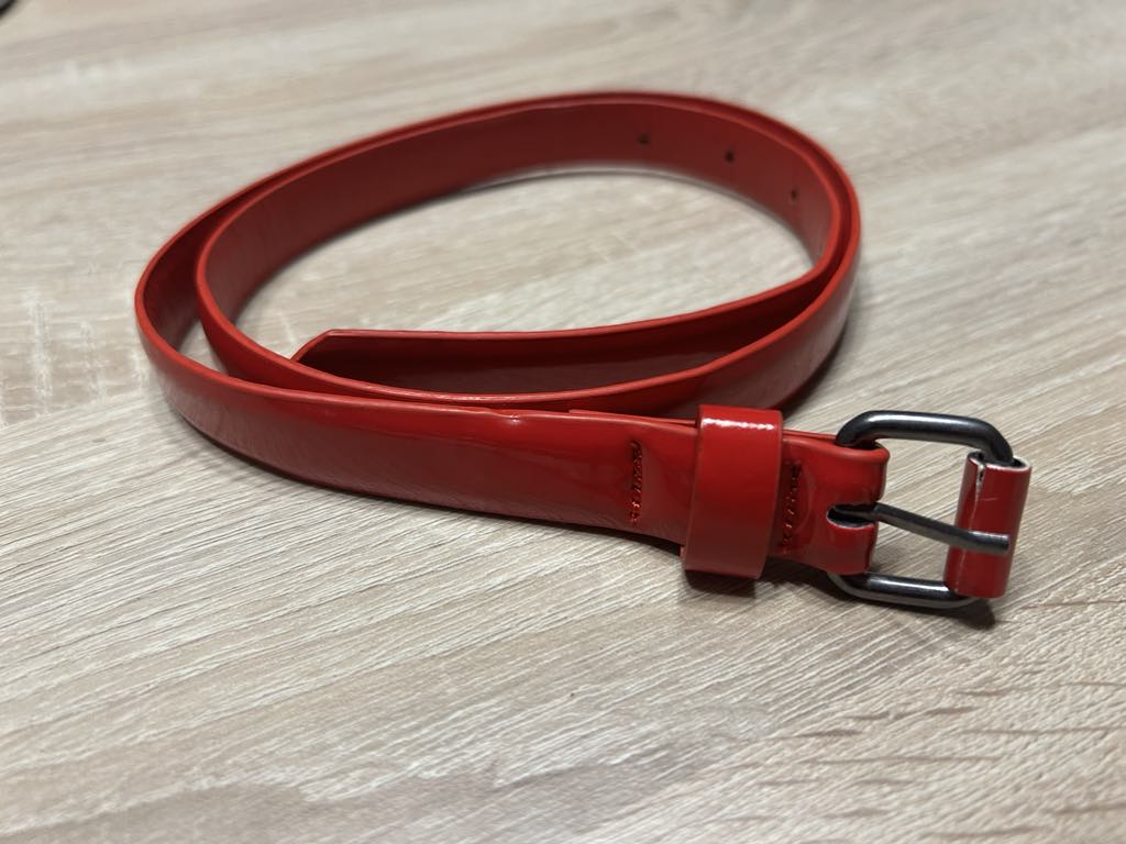 Ceinture rouge brillante , boucle vieillie avec tissus FASHION