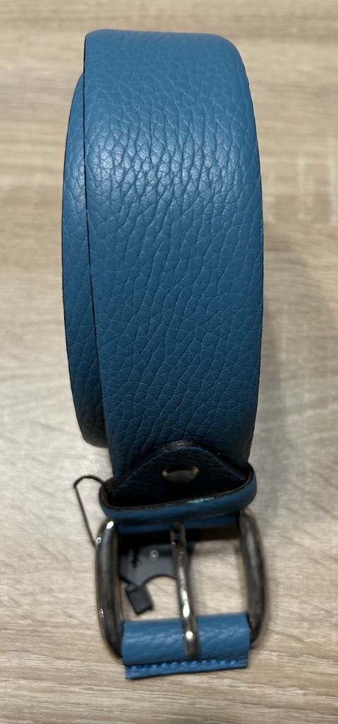 Ceinture bleue avec boucle argentée en cuir DOLCE C