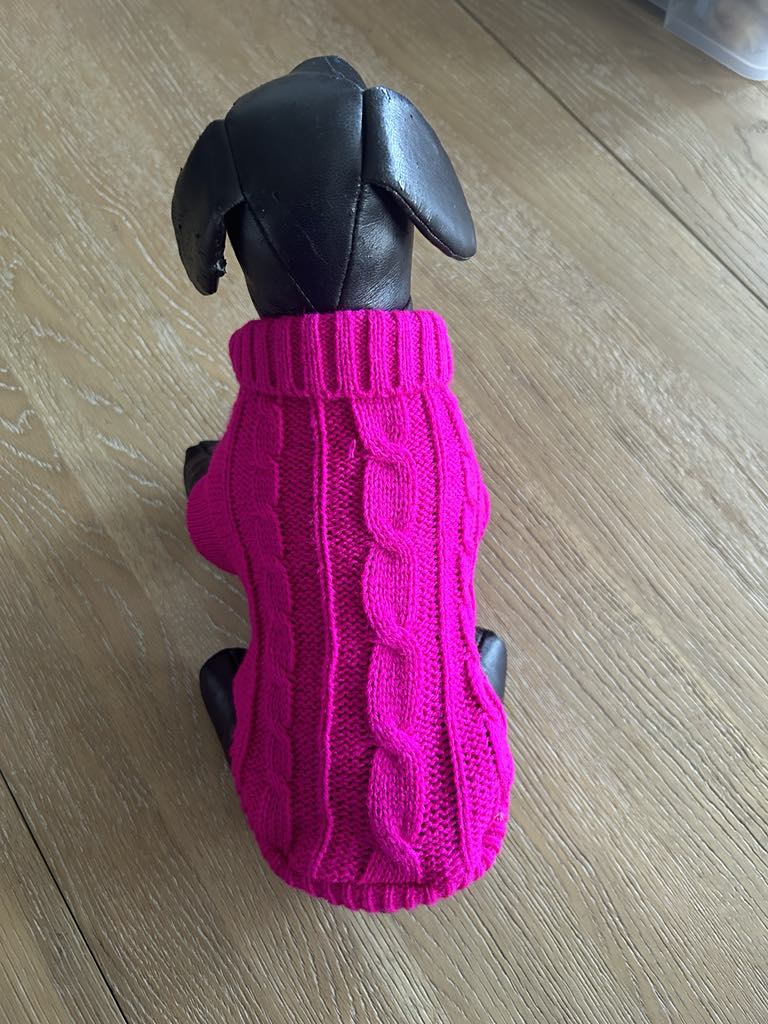 Pull pour chien rose à torsades