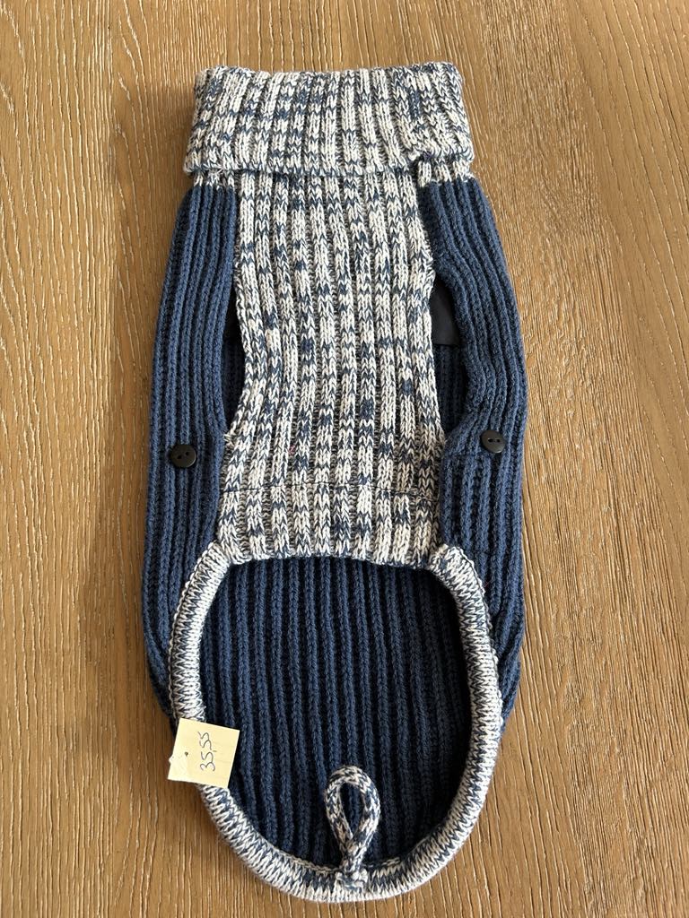 Pull pour chien à col roulé marine et gris comportant une protection contre la pluie
