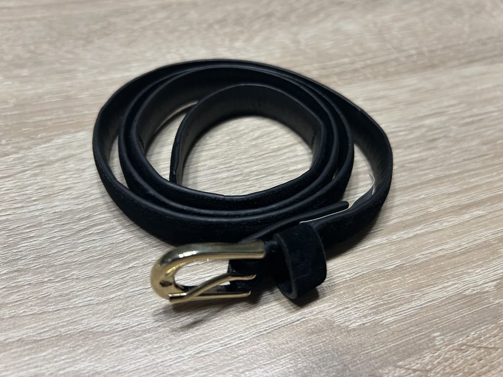 Ceinture noire , aspect velours , boucle dorée FASHION