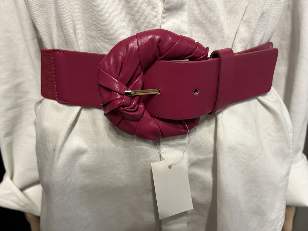 Ceinture fuchsia , 5 cm de large, aspect cuir et élastique , boucle fuchsia , marque Fashion