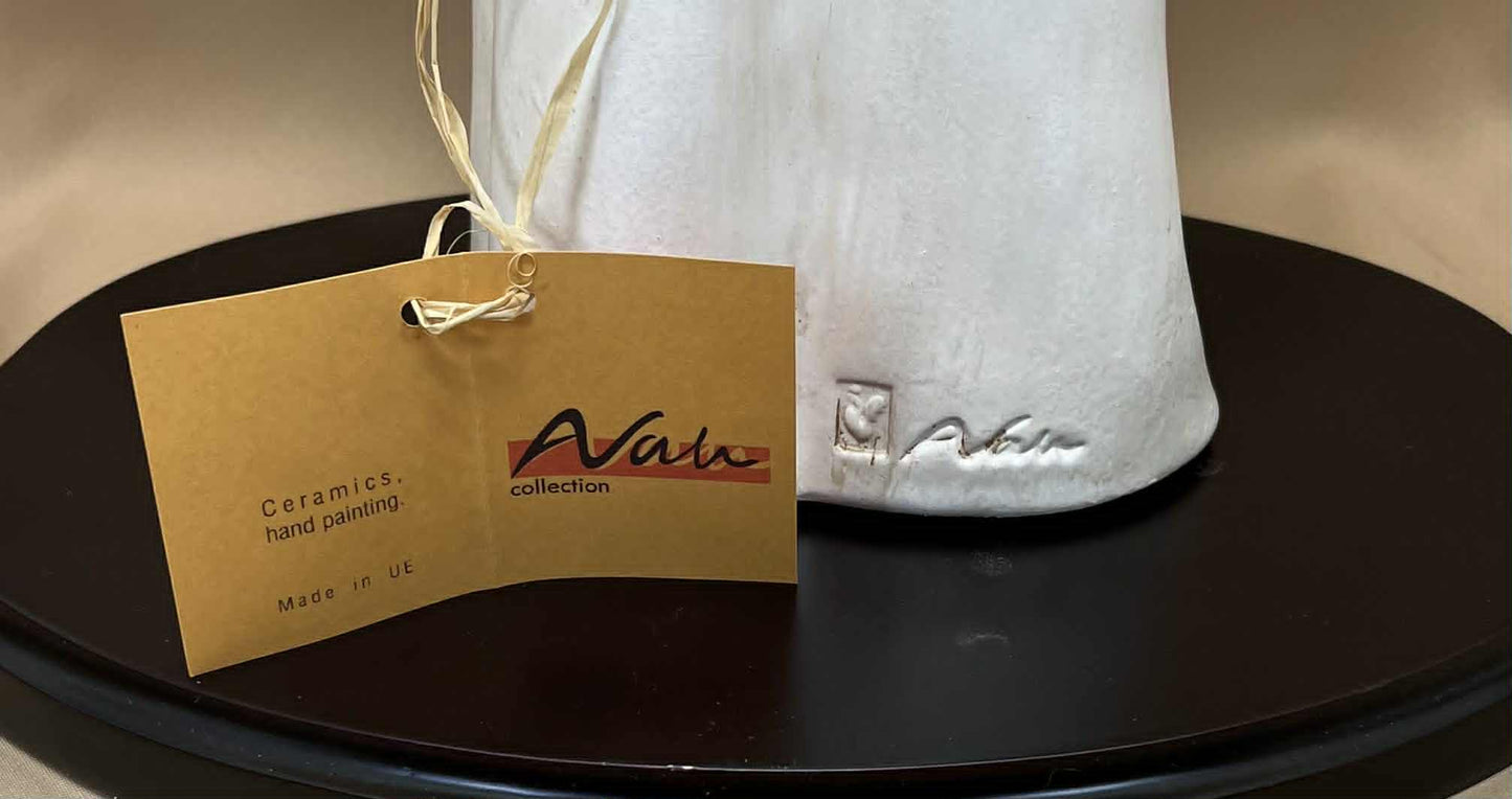 Statue blanche "En famille " de Avam collection par Tosal ( l 14+h 46+ p 14 cms)