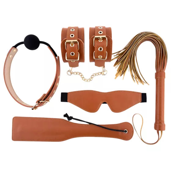Ensemble BDSM Blaze Elite de DREAMTOYS cognac , en cuir végan