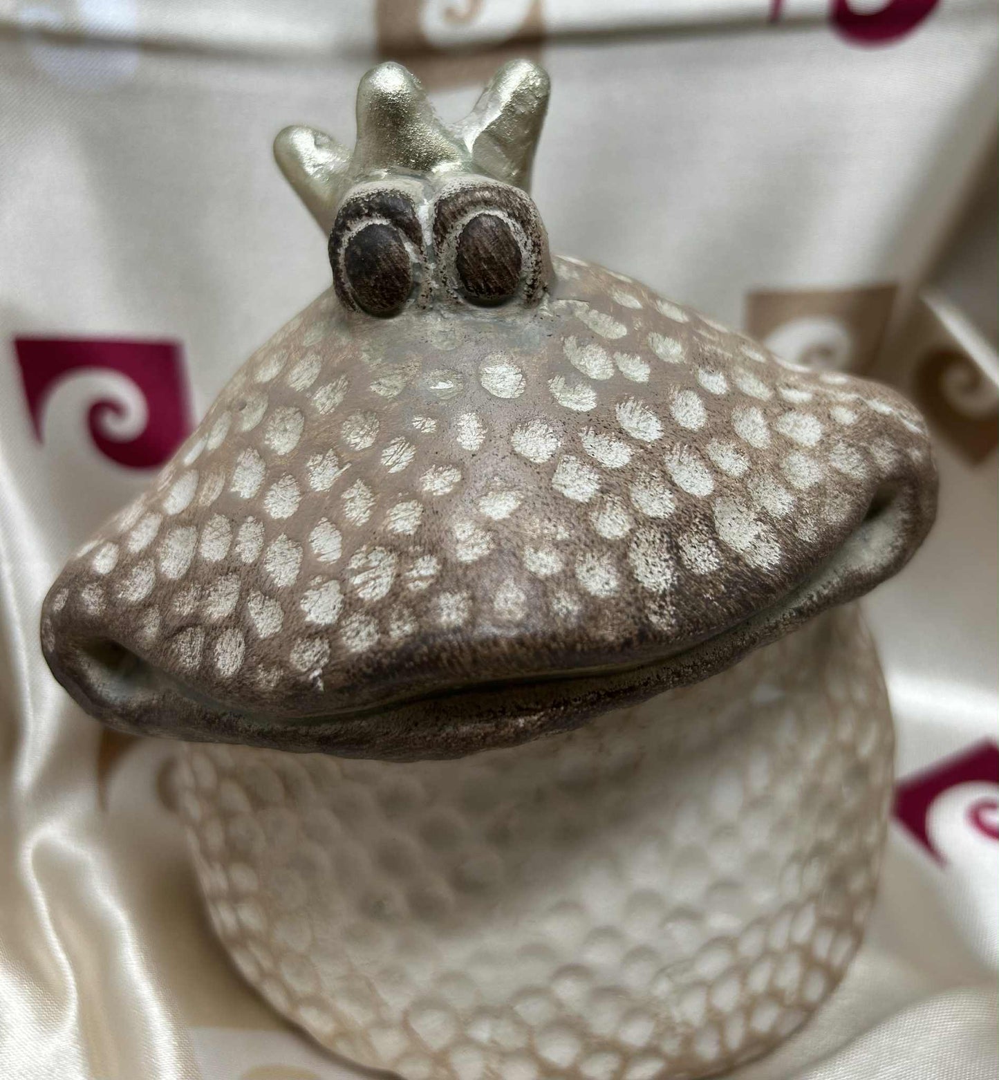 Grenouille en plâtre couronnée de GmbH (11*13cm)