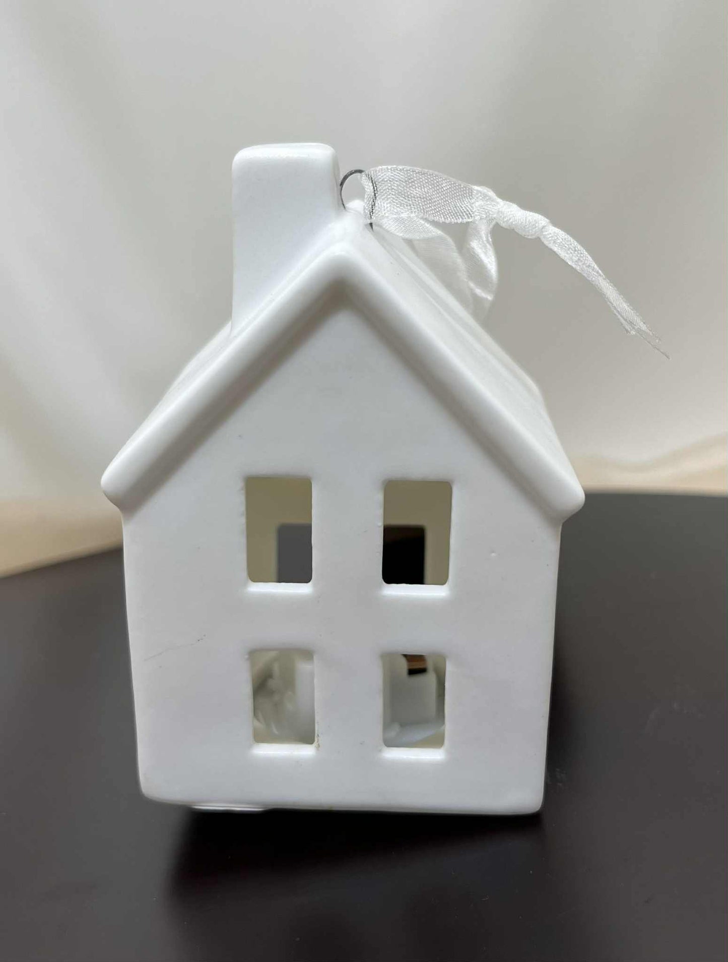 Lot de 2 maisons blanches en céramique éclairées de GmbH (5.5*8*5cm)