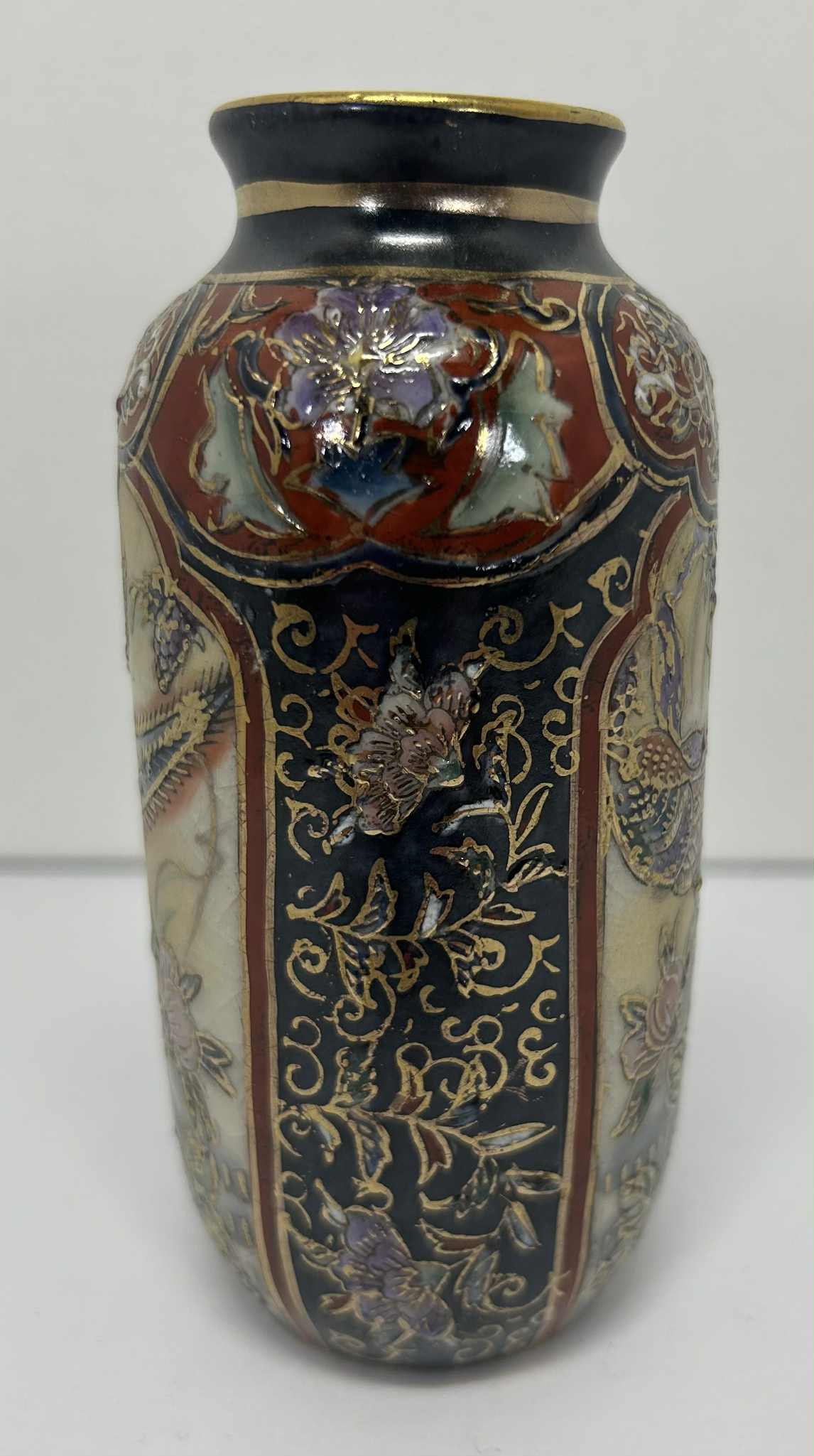 Soliflore en porcelaine avec socle en bois collection chinoise de GmbH (13*6cm)