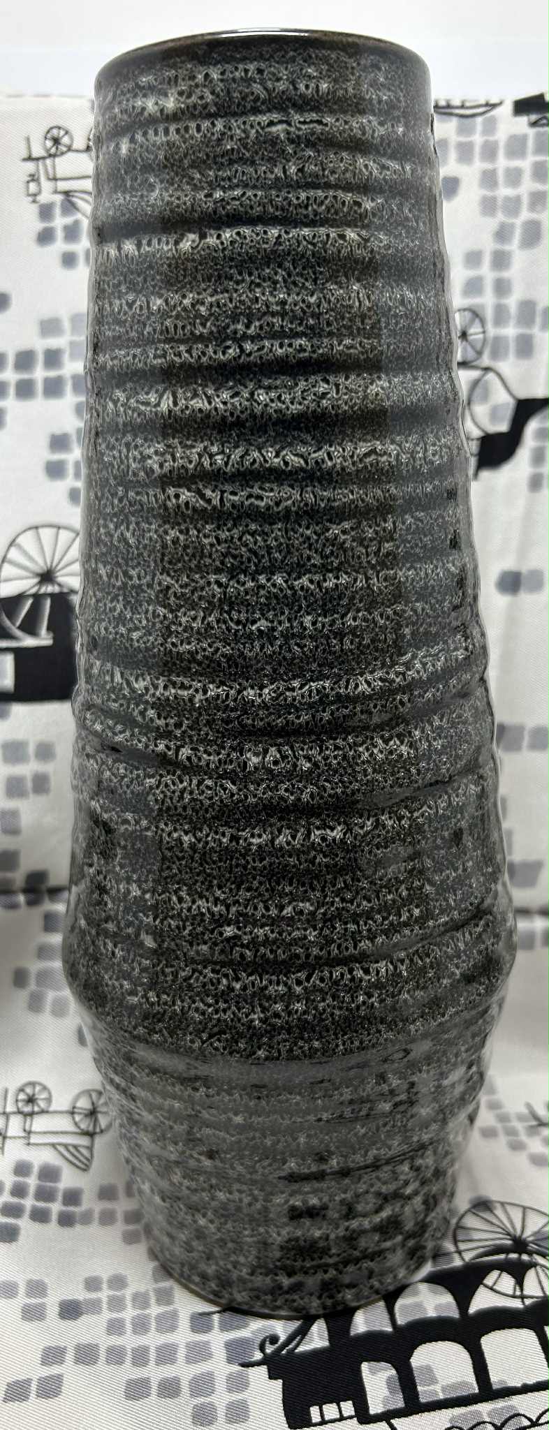 Vase noir et blanc type soliflore en céramique de GmbH (8*23.5cm)