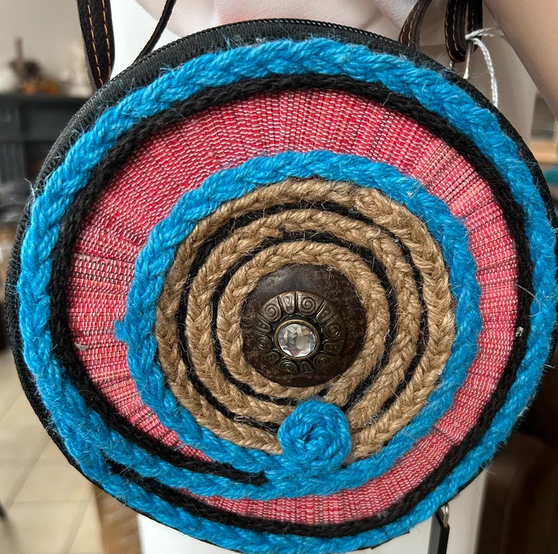 Petit sac rond en laine , bambou et cuir synthétique 18 cm de diamètre
