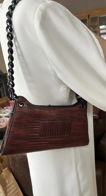 Petit sac à main marron foncé avec bandoulière chaîne noir 22*12cm