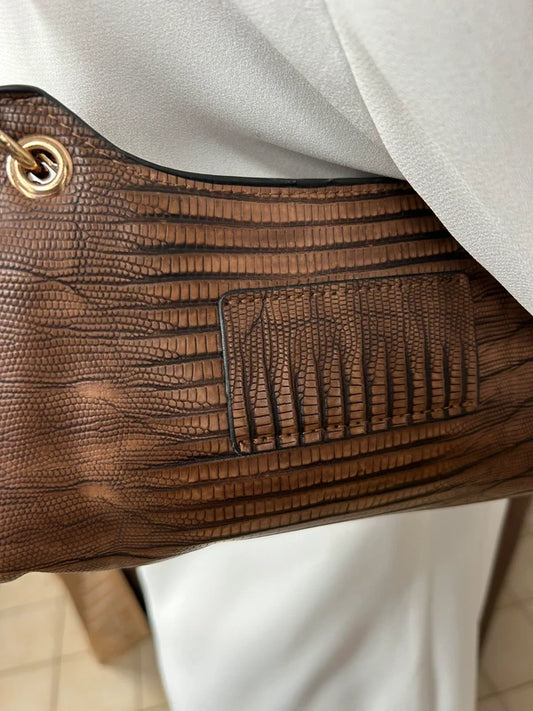 Sac marron avec bandoulière chaîne dorée 22*12 cm