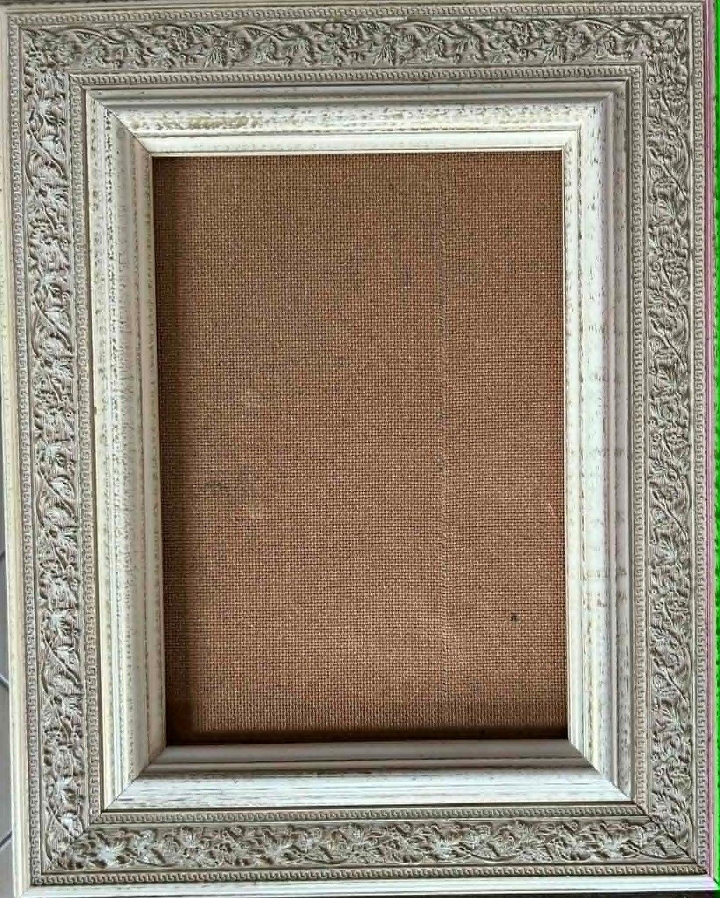 Cadre en bois avec moulures tons beige imitation ancien 32*40 cm