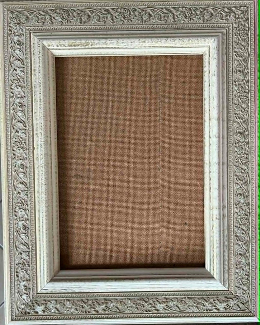 Cadre en bois avec moulures tons beige imitation ancien 32*40 cm