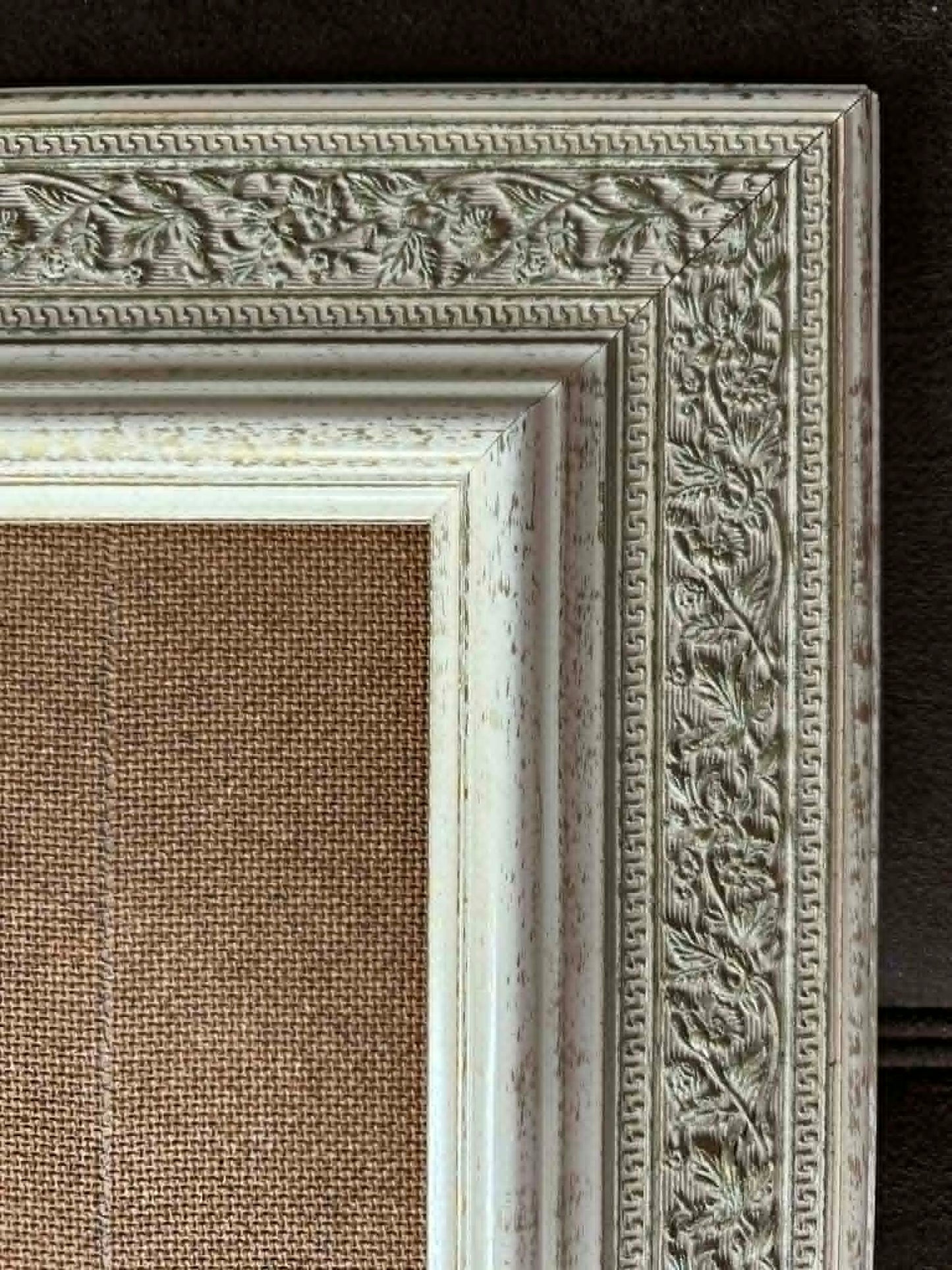 Cadre en bois avec moulures tons beige imitation ancien 32*40 cm