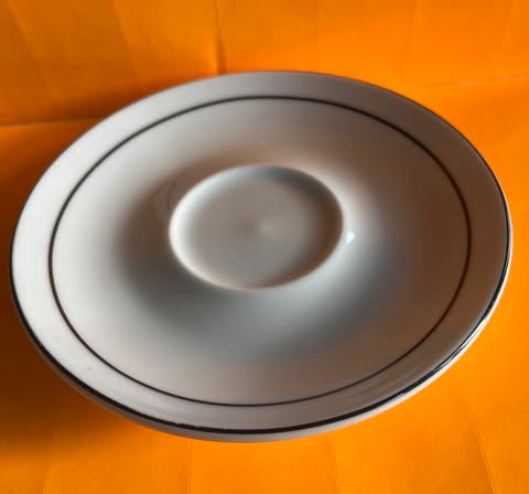 Sous tasse avec liserés noirs
