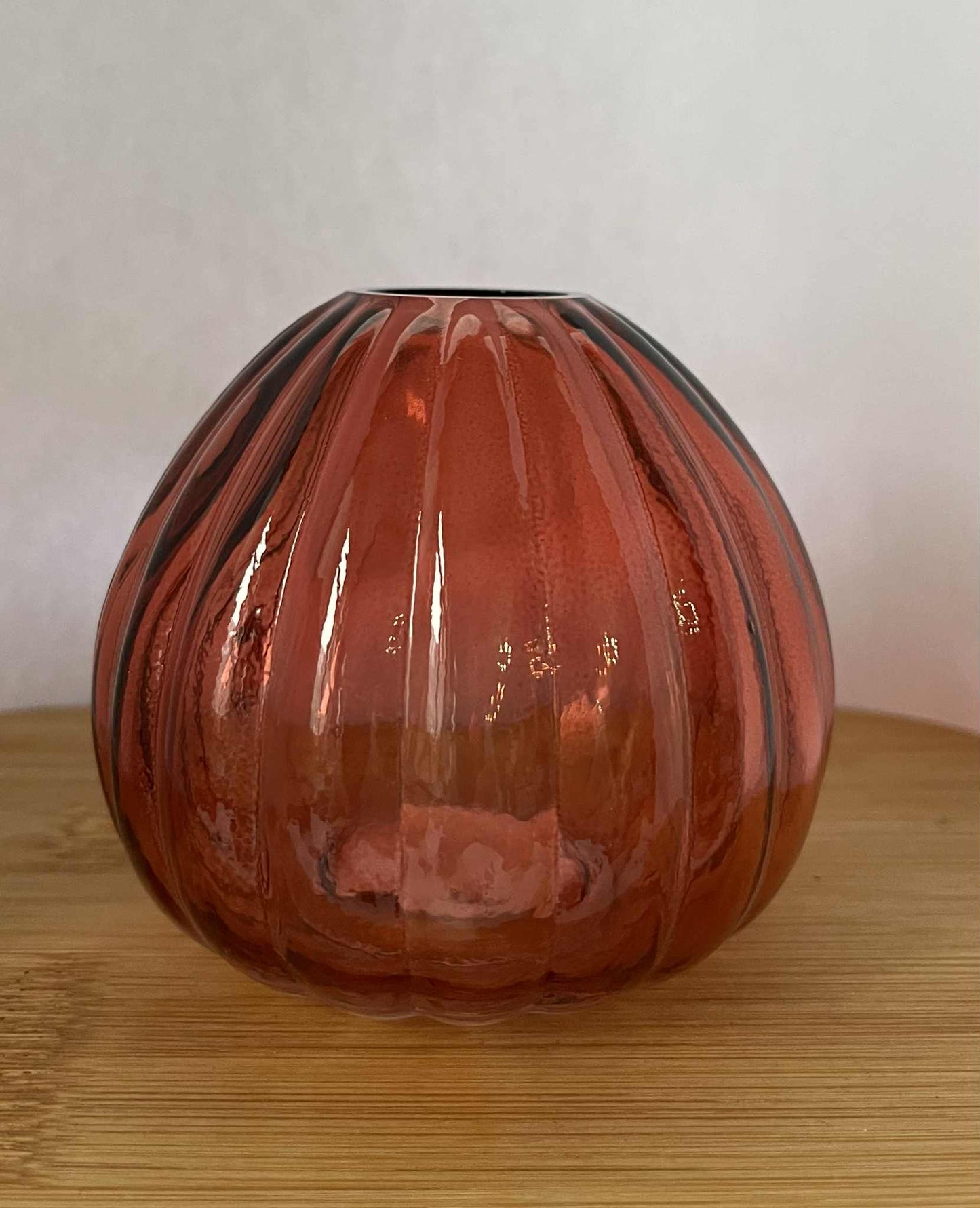Lot de 2 vases vieux rose côtelés 8.5et 8 cm marque Gmbh