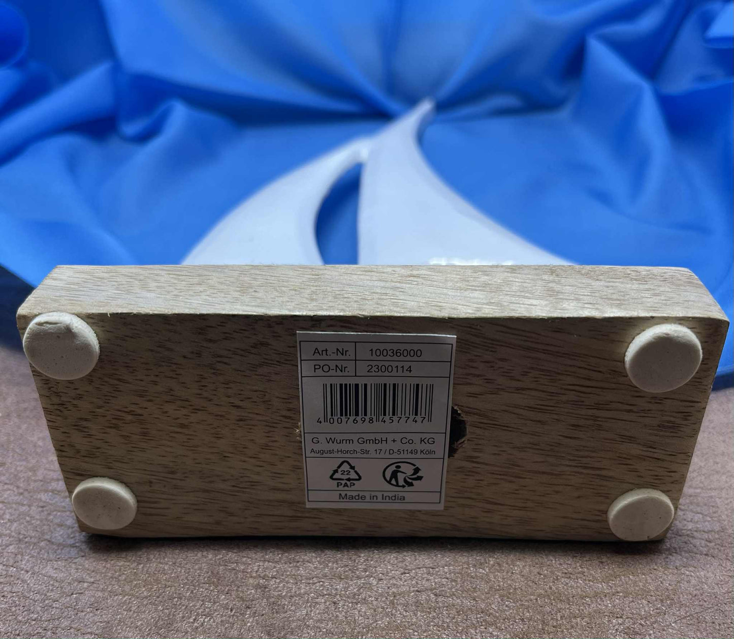 Voilier en métal blanc sur socle en bois de manguier (27*13.5cm) de GmbH