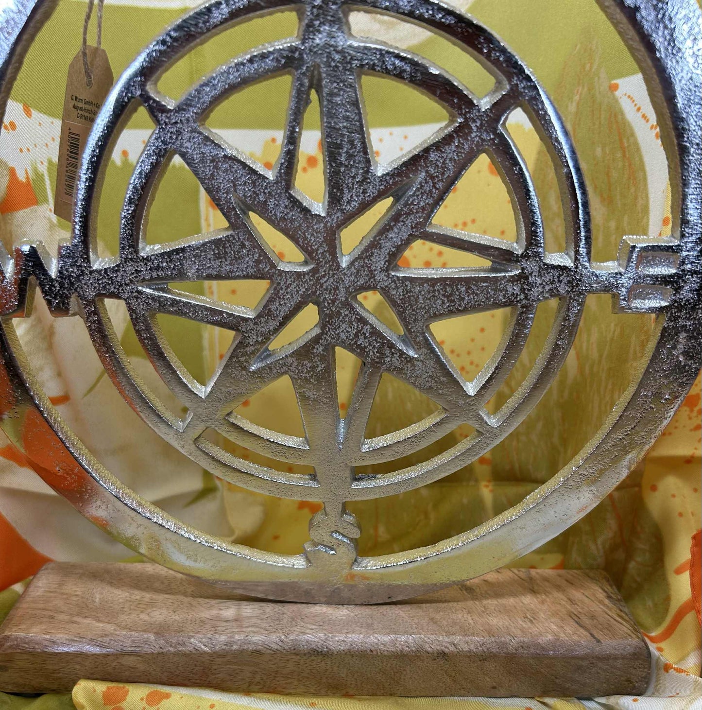 Rose des vents argentée sur socle en bois de Gmbh( diamètre 23cm)