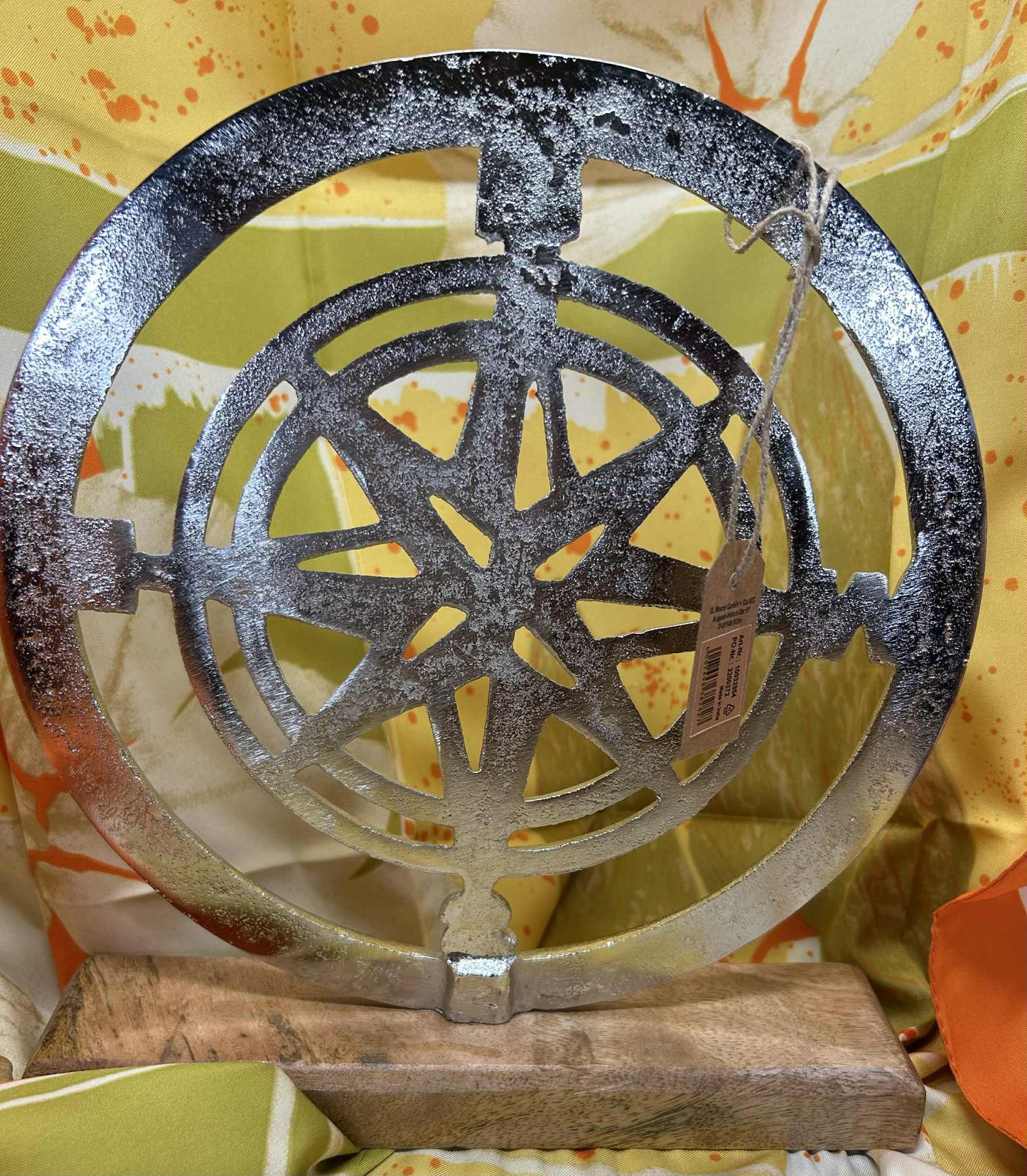 Rose des vents argentée sur socle en bois de Gmbh( diamètre 23cm)