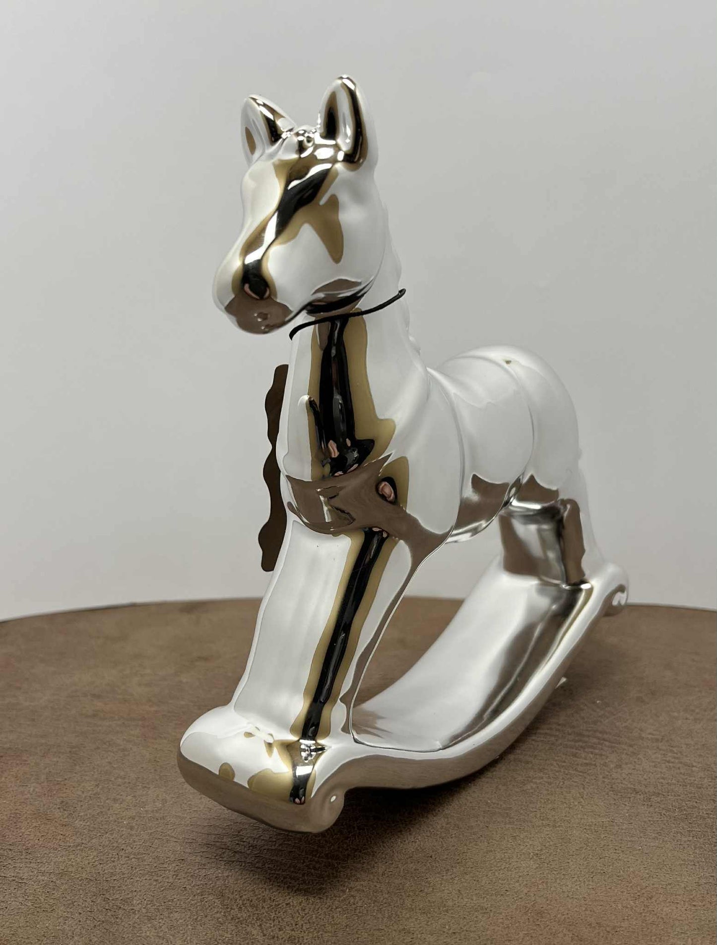 Cheval à bascule en plâtre recouvert de peinture argentée fait main  de GmbH (17*15.5)