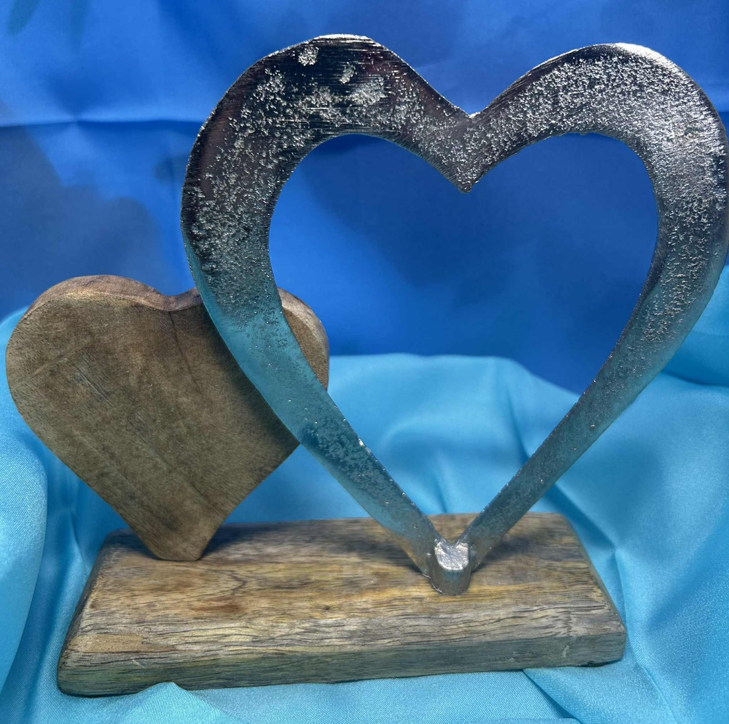 Cœur argenté et cœur de bois sur socle bois de GmbH (15*17cm)