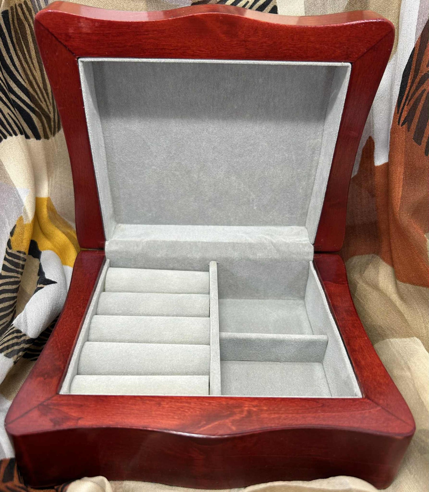 Coffret à bijoux en bois acajou, s'ouvre  en levant le couvercle de GmbH (14.5*12.5*6)