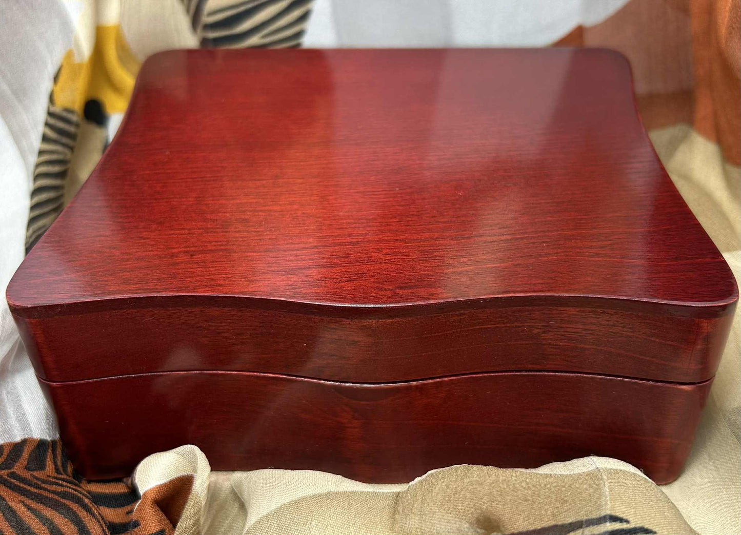 Coffret à bijoux en bois acajou, s'ouvre  en levant le couvercle de GmbH (14.5*12.5*6)