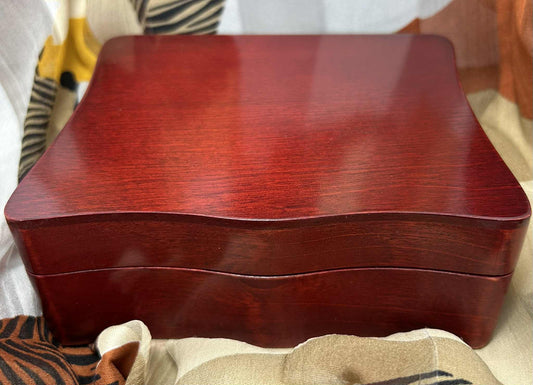 Coffret à bijoux en bois acajou, s'ouvre  en levant le couvercle de GmbH (14.5*12.5*6)