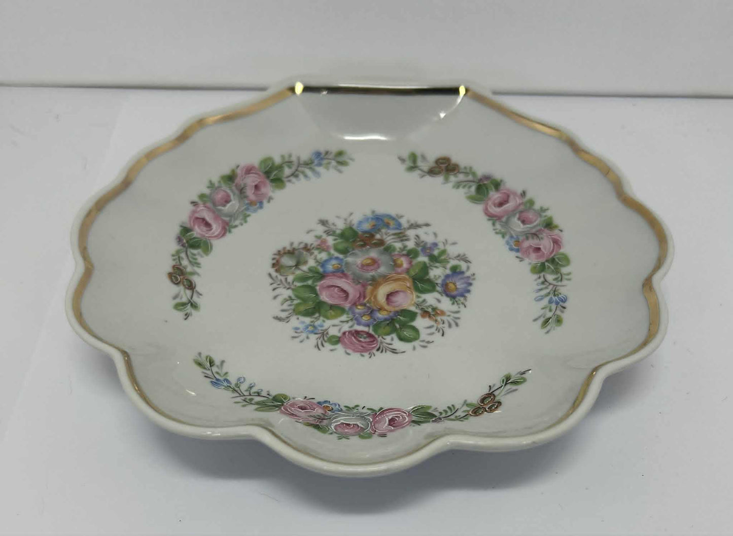 Coupe en forme de coquille en porcelaine peinte à la main de Paris Royal (16cm de diam)