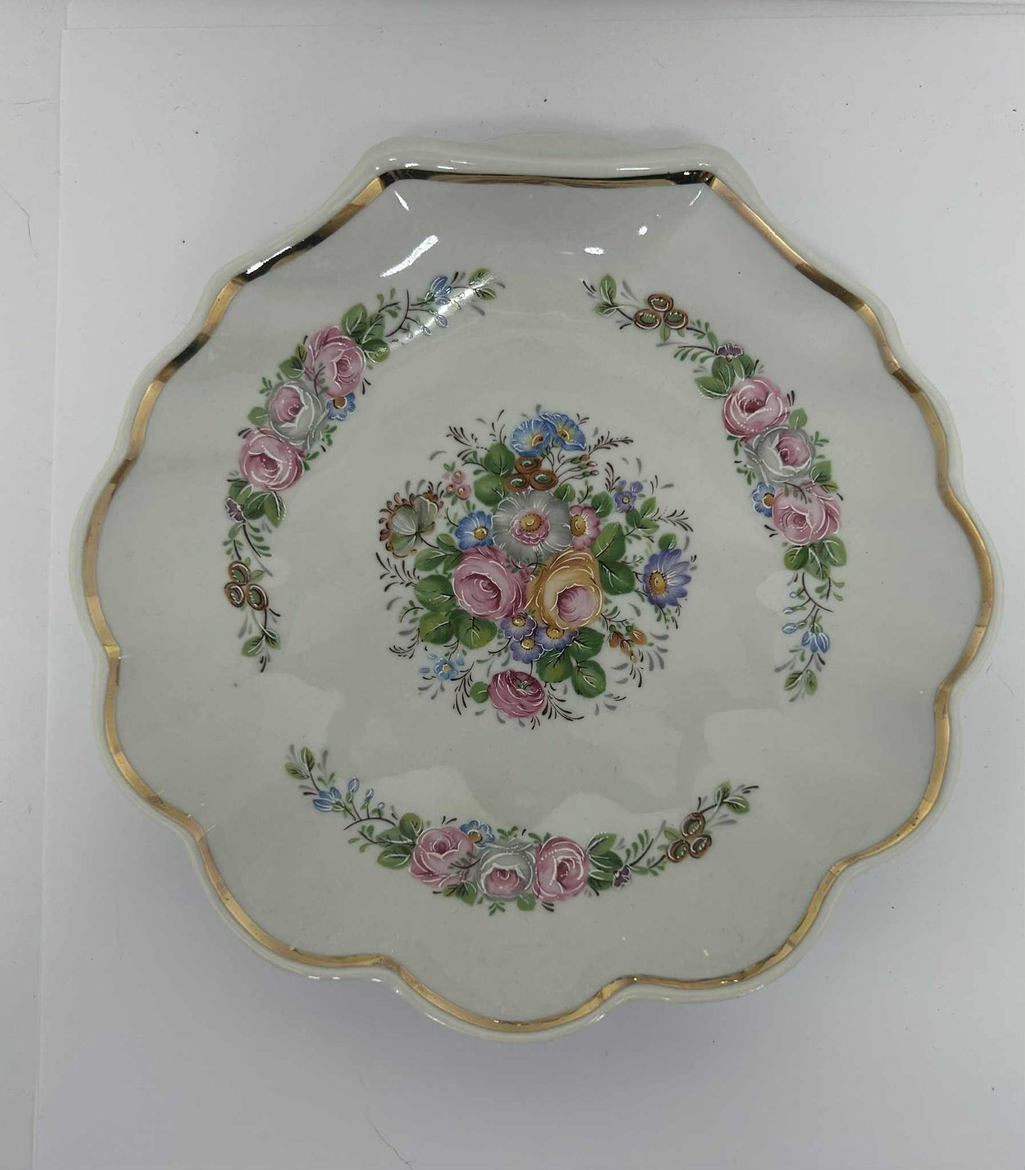 Coupe en forme de coquille en porcelaine peinte à la main de Paris Royal (16cm de diam)