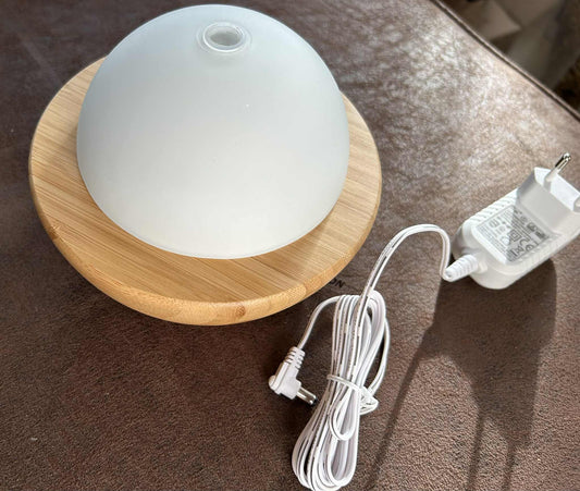 Diffuseur d'huiles essentielles en bambou fonctionnant avec de l'eau de Pajoma