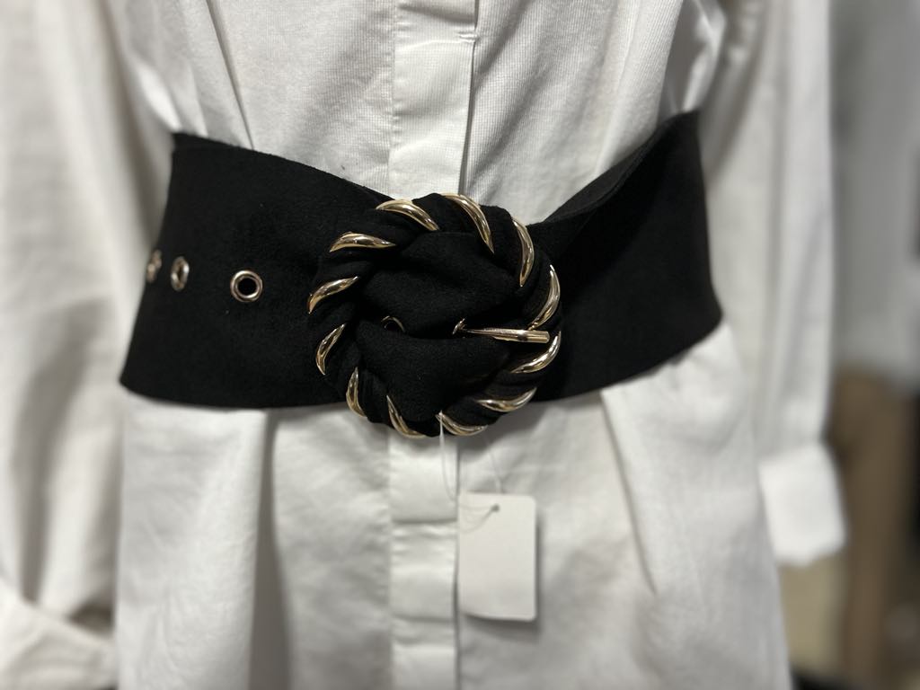 Ceinture large en tissus noir avec une boucle noire et dorée Marque MODA