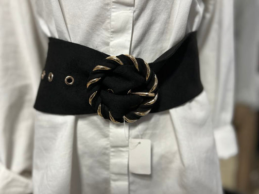 Ceinture large en tissus noir avec une boucle noire et dorée Marque MODA