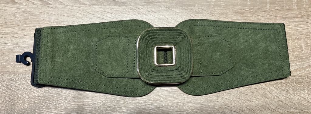 Ceinture large verte aspect velours et élastique boucle carrée verte Marque Fashion