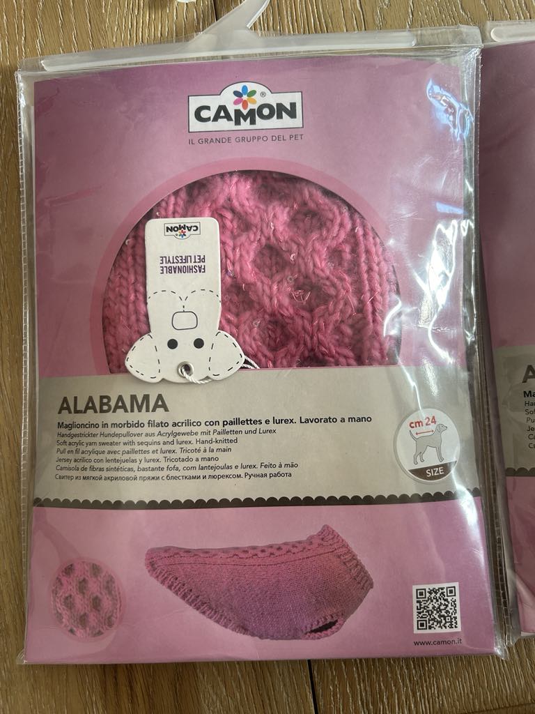 Pull pour chien rose à torsades tricoté main marque CAMON