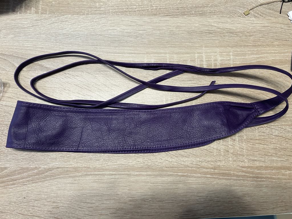 Jolie Ceinture large à lacets , tout en cuir , marque Dolce C
